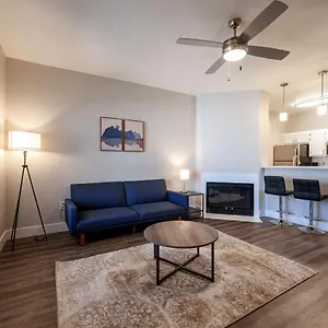 https://chic-modern-1br-apartment-at-lookout-mountain-by-stay-gia.hotelsofphoenix.com